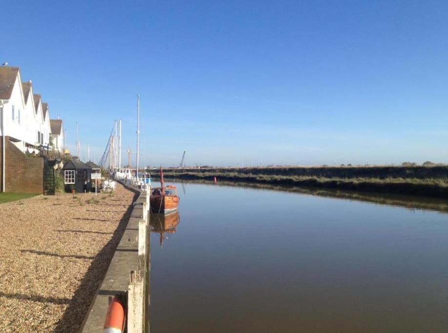 Stunning 1 Bedroom Apartment Over Looking River Rye Bagian luar foto