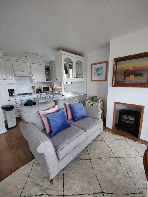 Stunning 1 Bedroom Apartment Over Looking River Rye Bagian luar foto