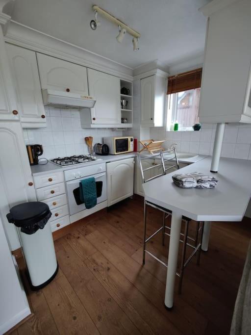 Stunning 1 Bedroom Apartment Over Looking River Rye Bagian luar foto